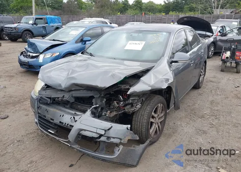 2006 Volkswagen Jetta 2.5 z USA, uszkodzony, nr VIN 3VWDF71K16M629021